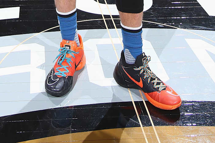 Zach-LaVine-Nike-Hyperdunk-2015-Low-Dunk-Contest-PE-shoes.jpg